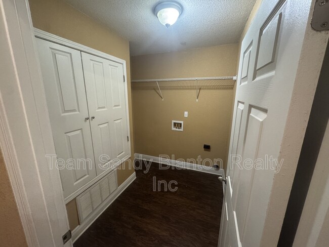 Building Photo - 7071 Lake Joanne Dr