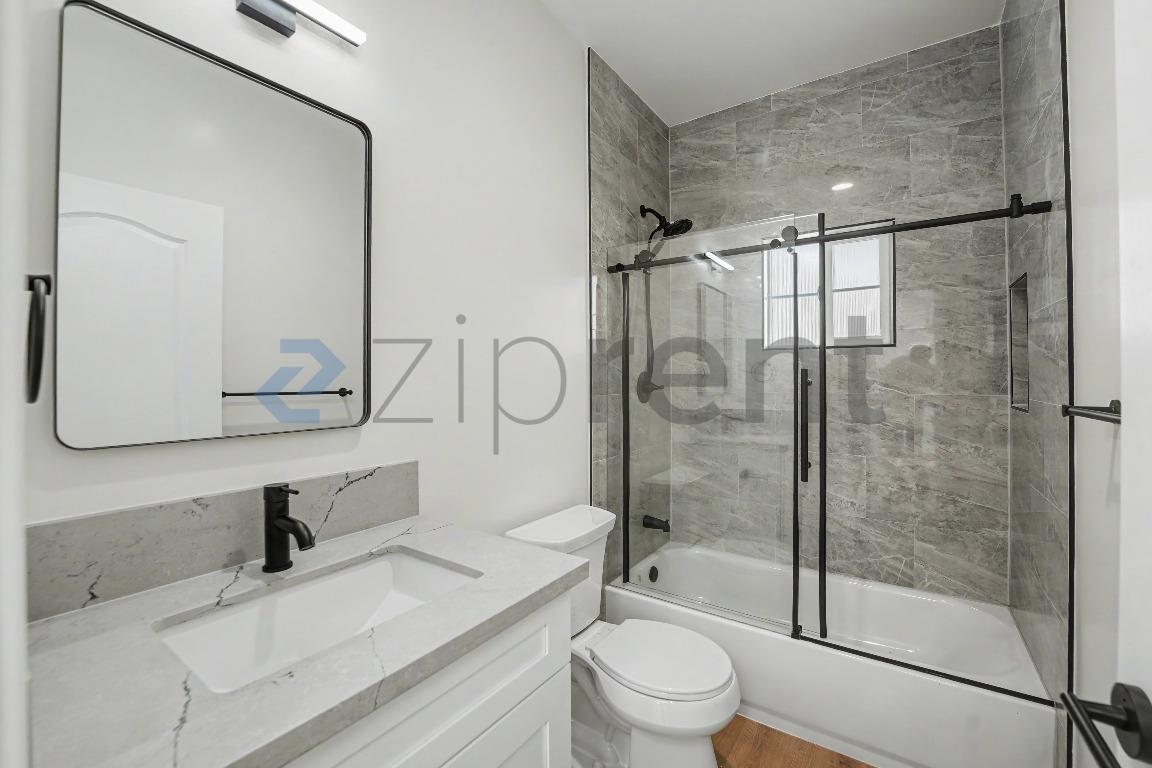 Building Photo - Unit A