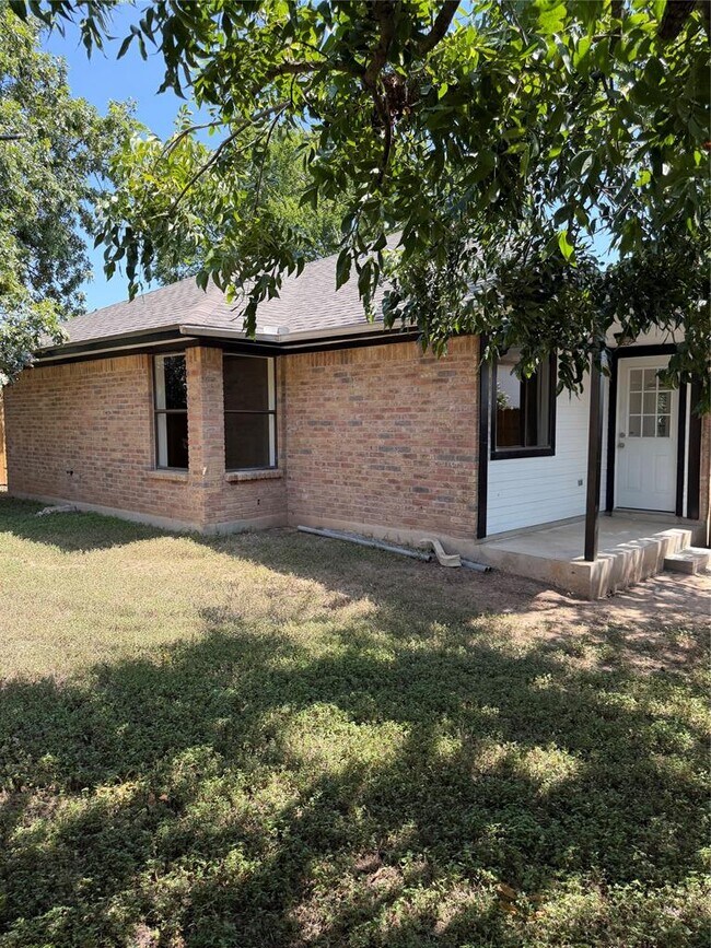 Building Photo - 917 Clearwater Trail