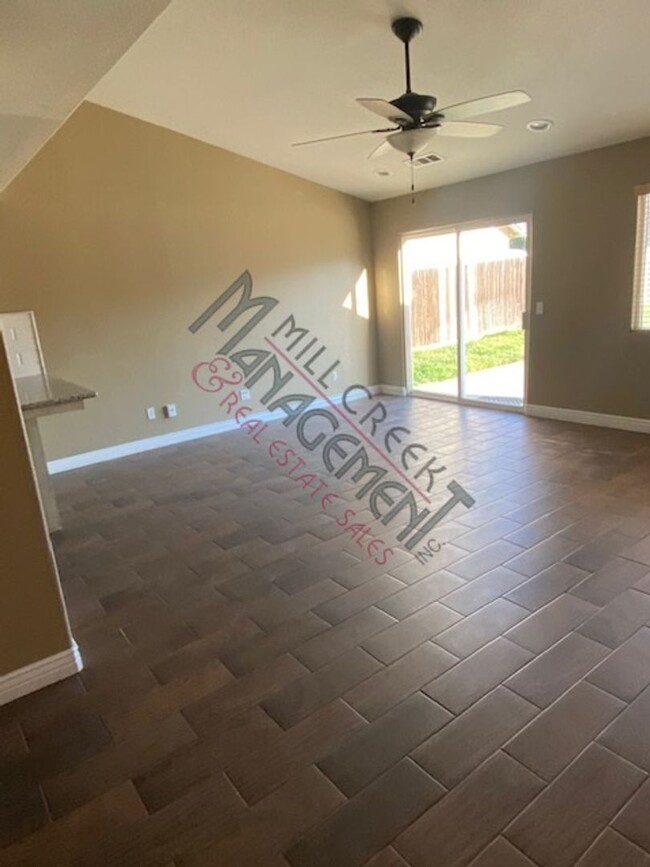 Building Photo - *** Move in Special $300.00 off first mont...