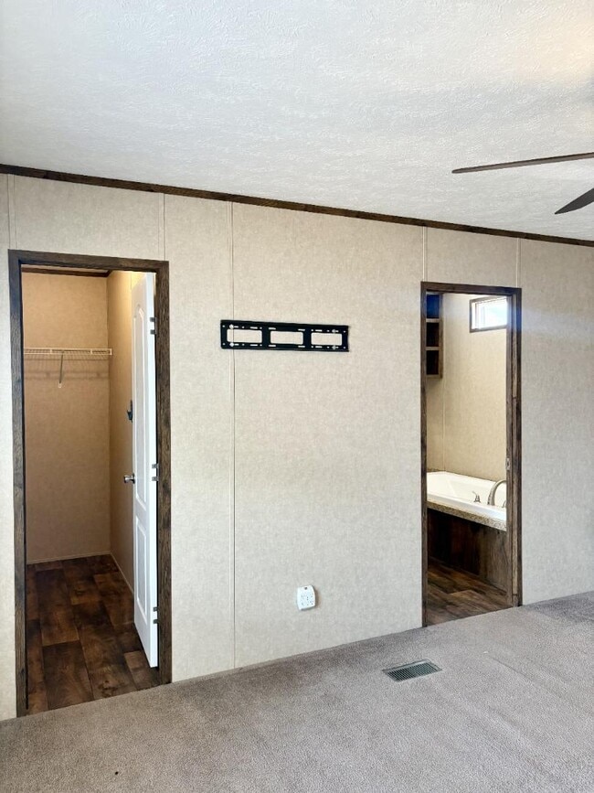 Building Photo - 150 Private Road 1610