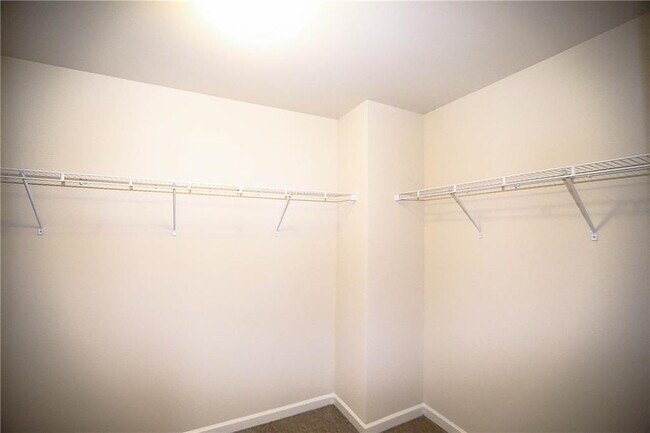 Building Photo - 327 Cashes Ct