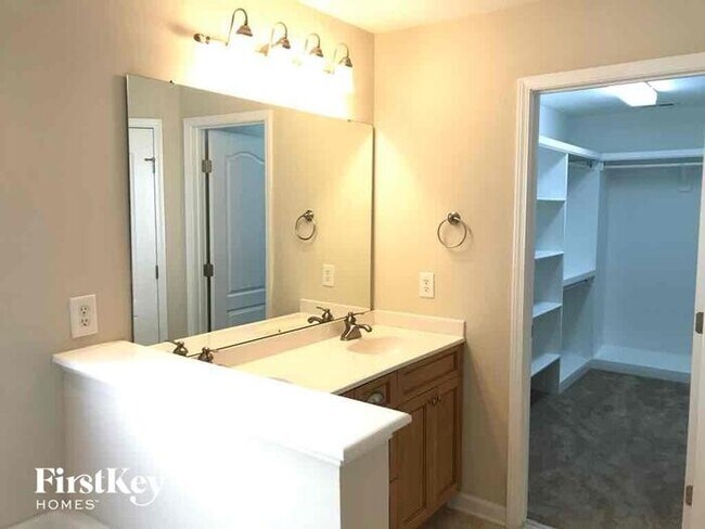 Building Photo - 1988 Sinclair Trce