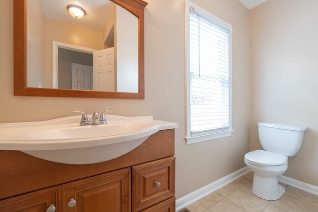 Building Photo - BEAUTIFUL 3 Bedroom Home in Little Creek!
