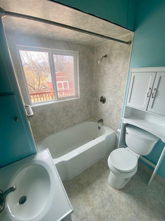 Building Photo - Whitefish River unfurnished 2 bedroom home!