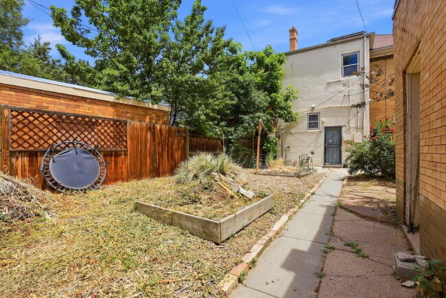 Building Photo - $4,720.95 with $300 off the first month's rent, 5 Beds - 5 Bath, Single Family Home in Denver wit...