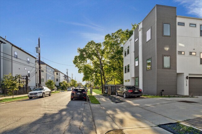 Building Photo - 834 Fisher St