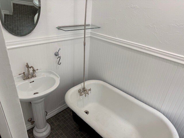 Building Photo - 300 Brown St