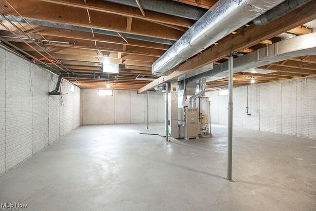 Building Photo - 10791 W River Rd
