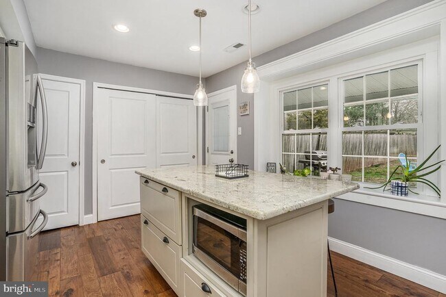 Building Photo - 2019 Easter Ave