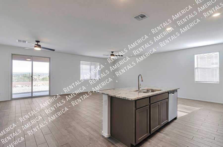 Building Photo - 8905 E Pantano Bluff Dr