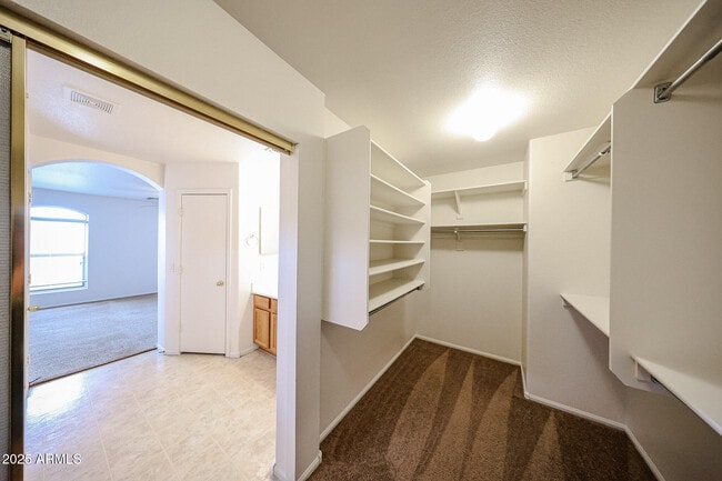 Building Photo - 4725 W Fawn Dr
