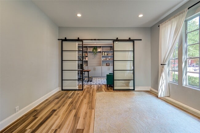 Building Photo - 6206 Clear Canyon Dr