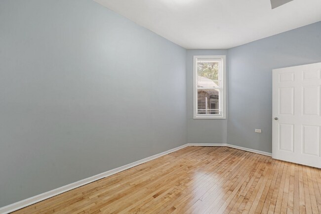 Building Photo - 4910 W Van Buren St