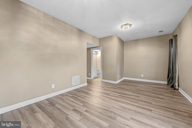 Building Photo - 4676 Kell Ln