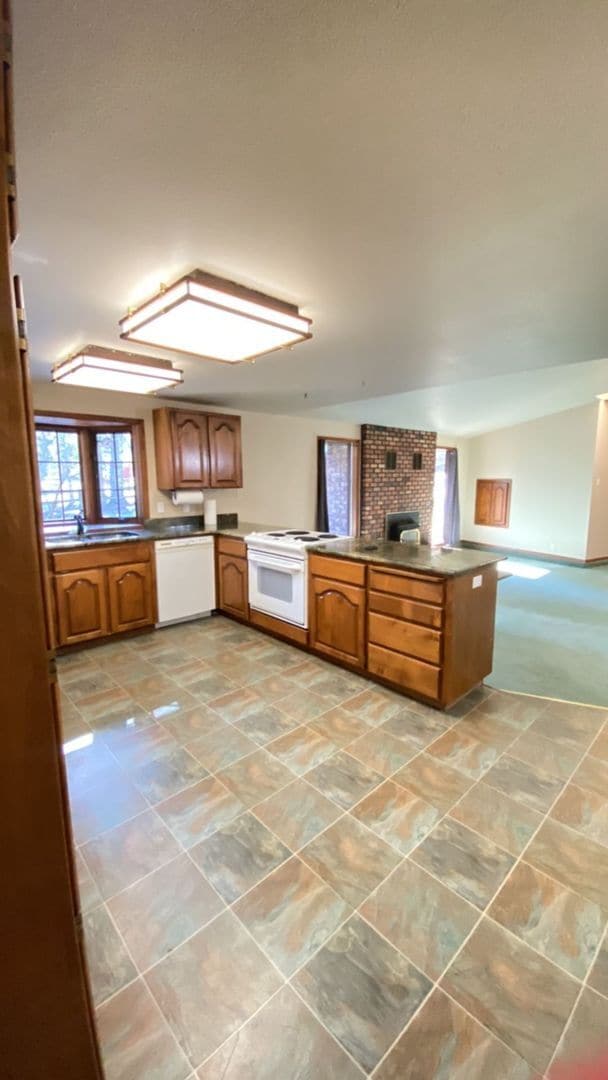 Building Photo - Spacious Four bedroom home in Post Falls