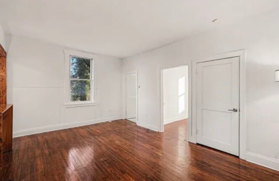 Building Photo - 406 E 38th St