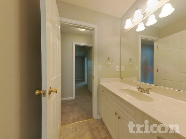 Building Photo - 4013 Mt Vernon Dr