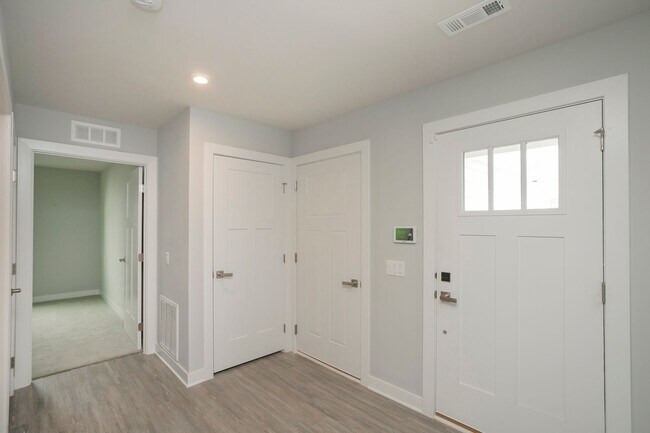 Building Photo - 711 Cottage Dr