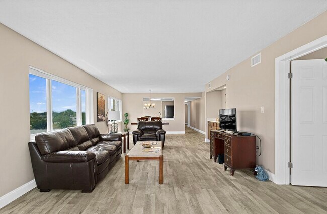 Building Photo - 250 S Sykes Creek Pky