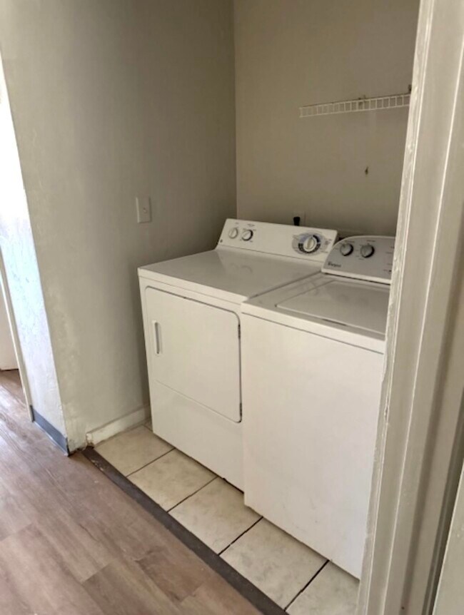 Building Photo - 1830 Nekoma Ct