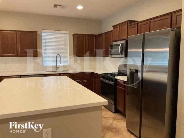 Building Photo - 17017 W Magnolia St