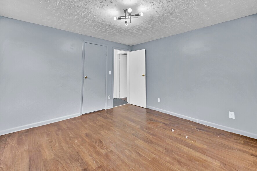 Building Photo - 9502 Talbot Ave