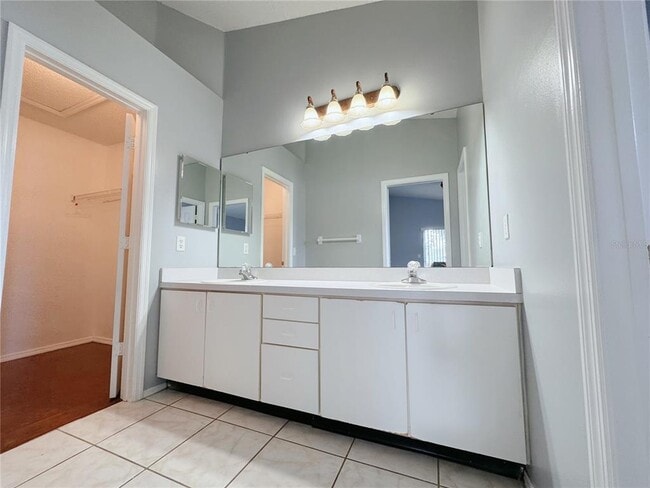 Building Photo - 1730 Bridgeview Cir