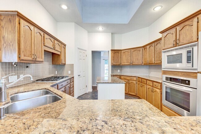 Building Photo - Beautiful Home in Shady Hollows Available ...
