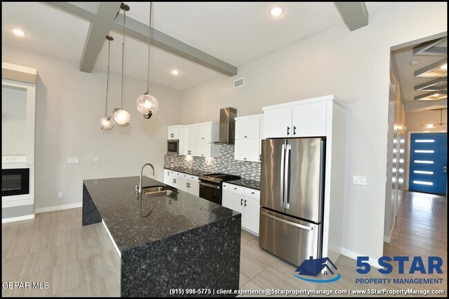 Building Photo - 12341 Desert Vista Ave