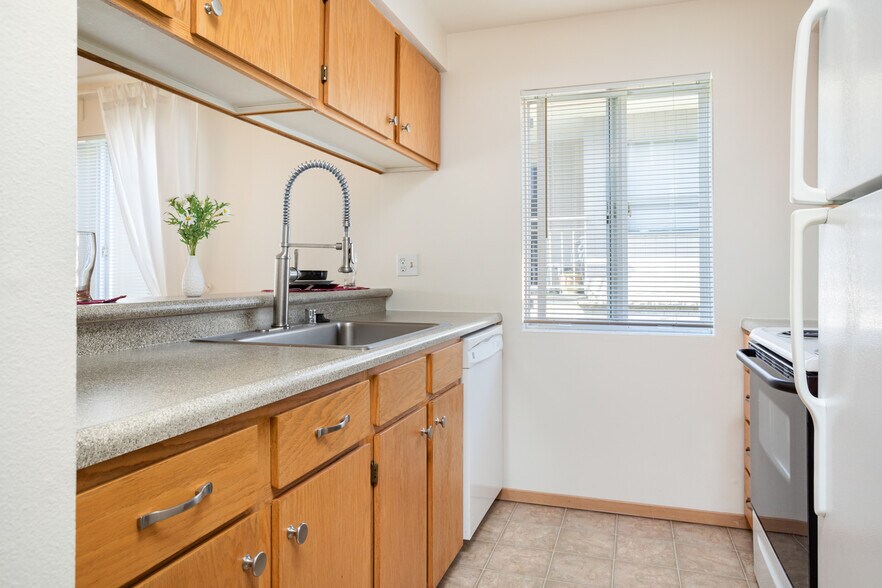 Building Photo - 6015 California Ave SW