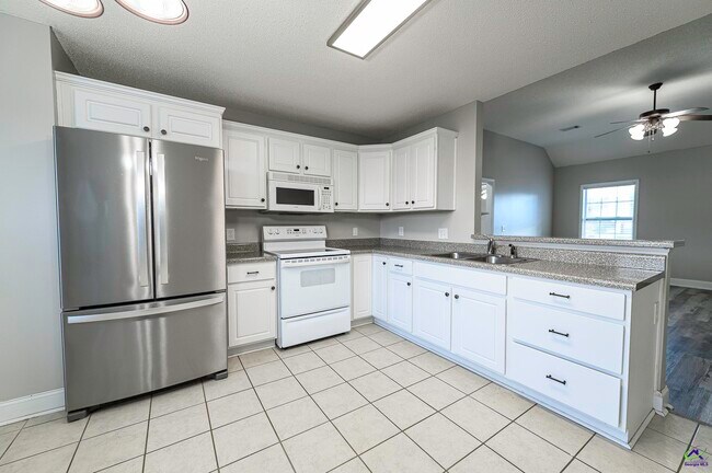 Building Photo - 307 Nile Ln