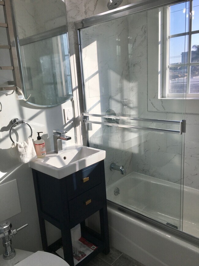 Building Photo - 135 Bonito Ave