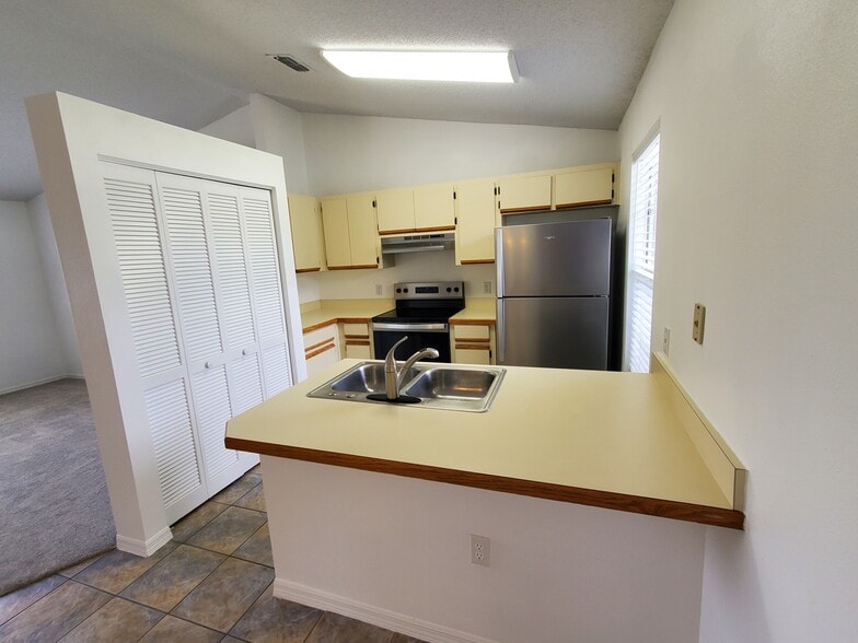 Kitchen - 2777 W Covington Dr