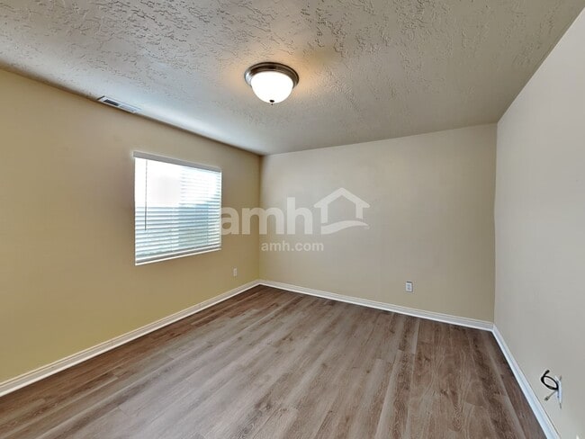 Building Photo - 5551 Geneva Way