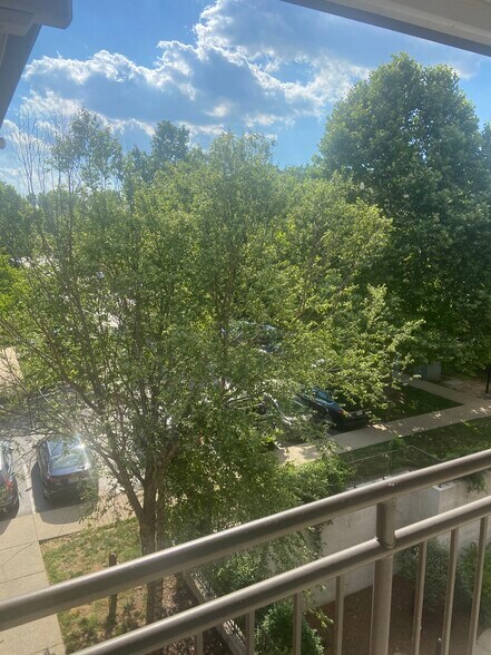 Building Photo - 2310 Elliott Ave