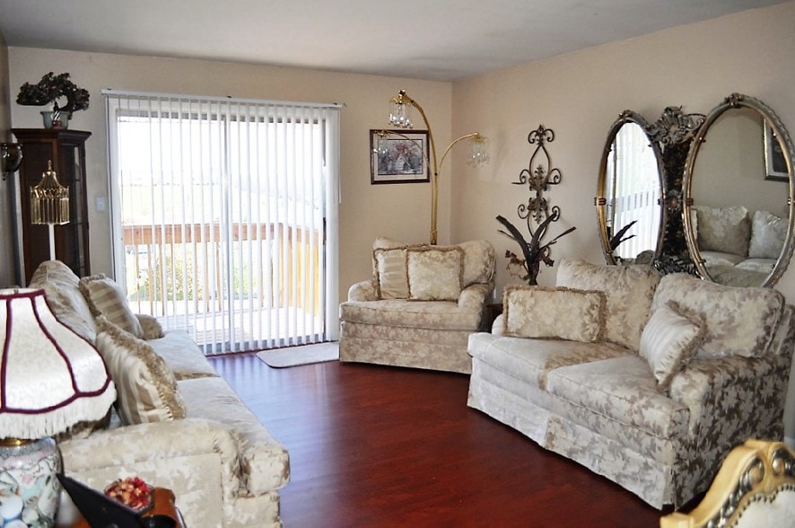 Building Photo - Stoneview Homes