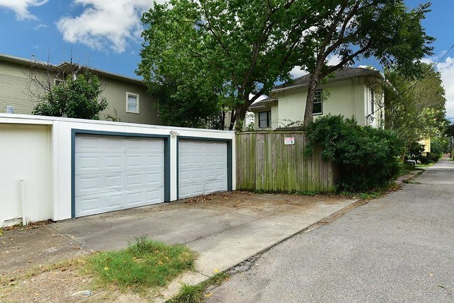 Building Photo - 908 Kipling St
