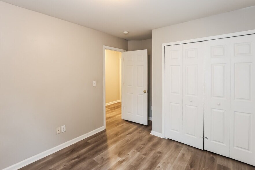 Building Photo - 4720 Abercromby St