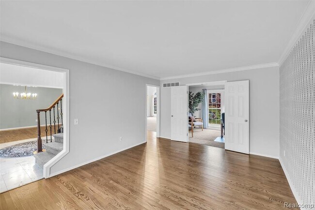 Building Photo - 45077 Roundview Dr