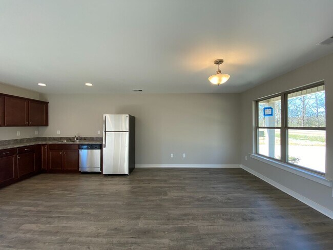 Building Photo - Beautiful home for Rent in Talladega, AL!!...
