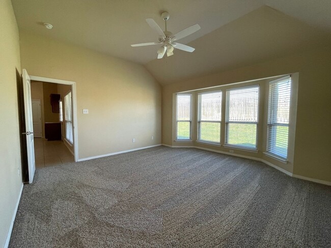 Building Photo - AVAILABLE NOW - 4 BEDROOM 2 BATH HOME IN B...