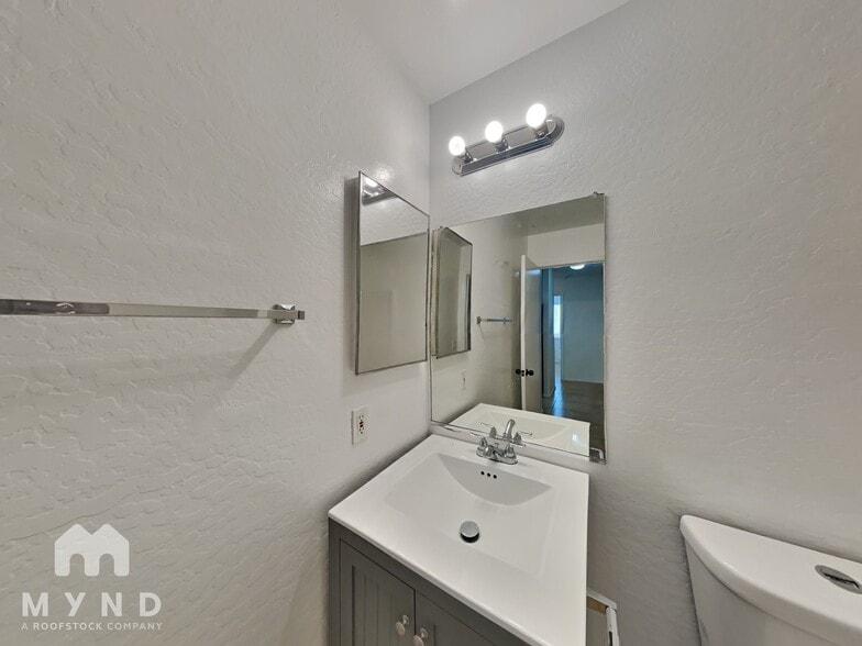 Building Photo - 3110 S 100th Dr