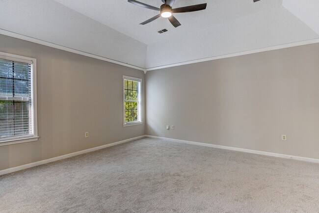 Building Photo - 7801 Autumn Creek Dr