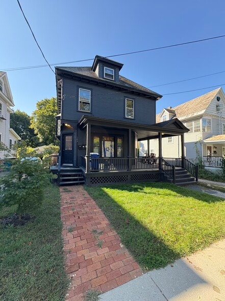 Primary Photo - 105 Loomis St