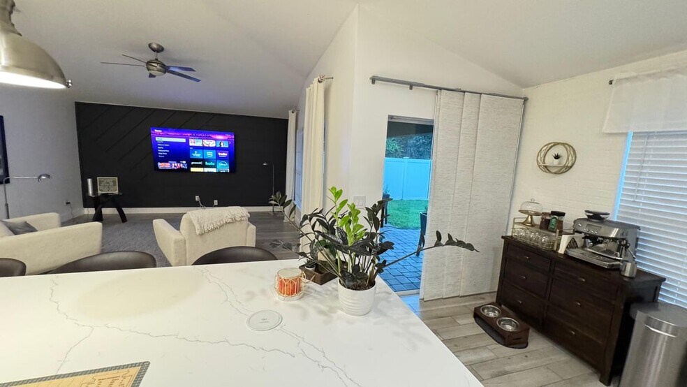 Building Photo - 676 Seneca Trail