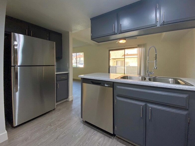 Building Photo - Cero Townhomes