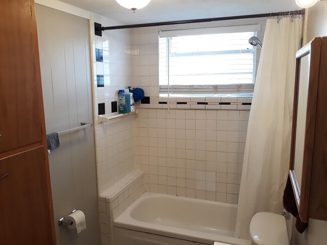 Building Photo - 518 NW 12th St