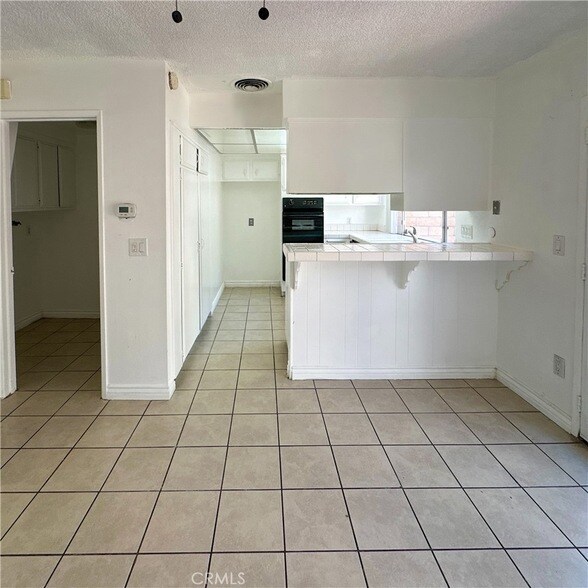 Building Photo - 10235 Lurline Ave