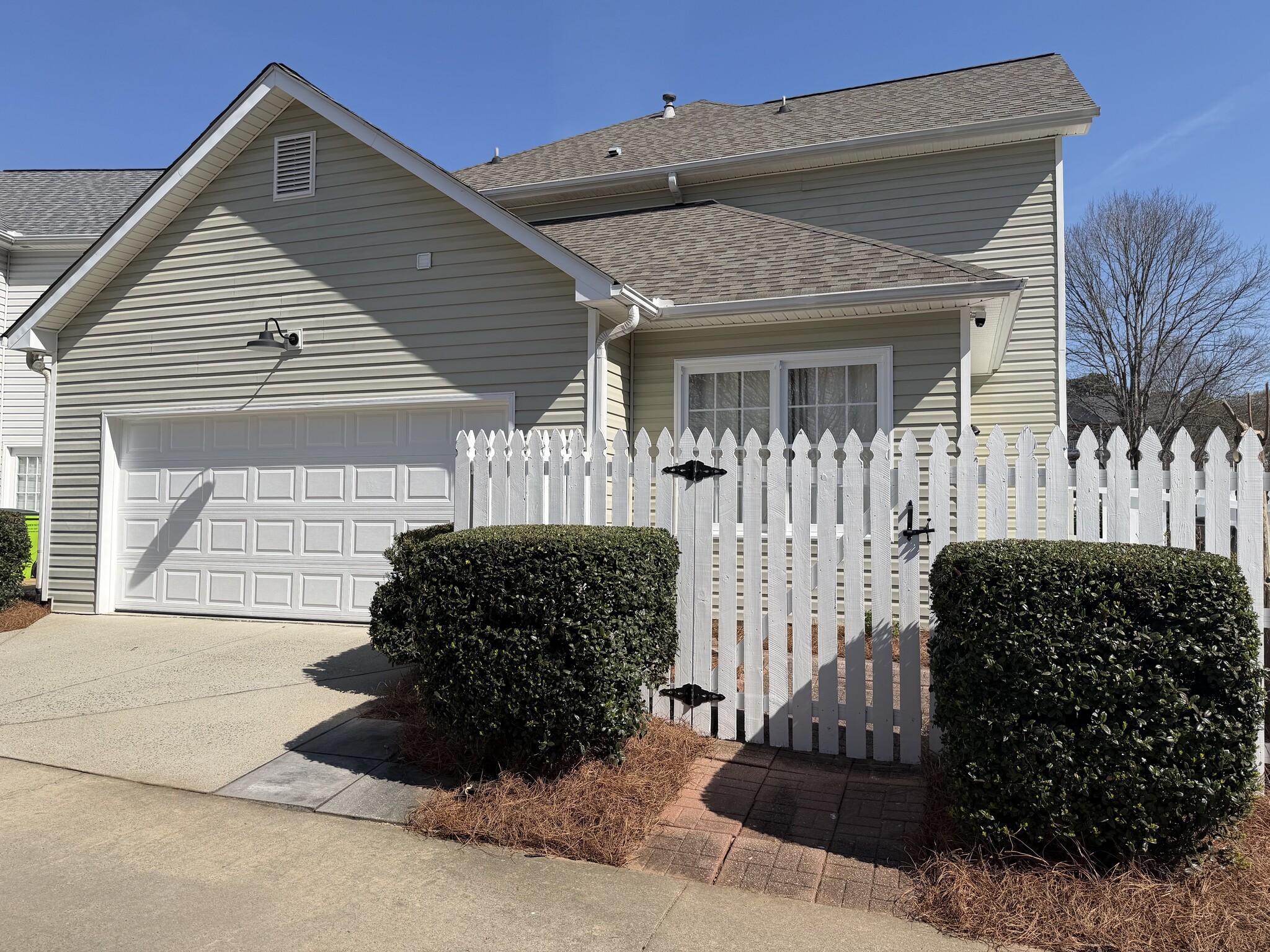Building Photo - 2332 Trellis Ln SE